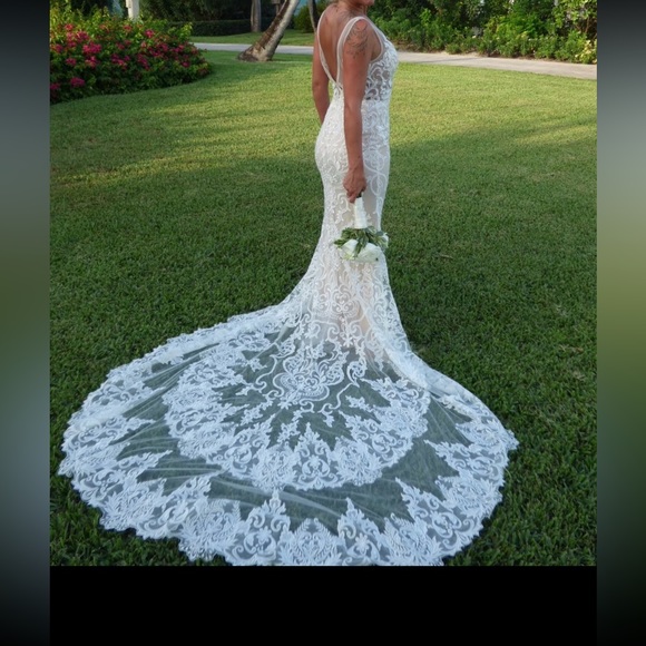 Wedding dress - Picture 6 of 6